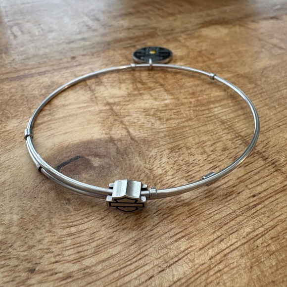 Harley-Davidson Run to the Sun Charm Legend Bangle Bracelet - Picture 3 of 5